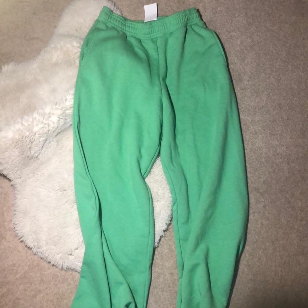 -NERVER WORN green track pants
